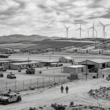 Military_base_with_solar_panels_202605122223 Армія США хоче посилити енергетичну стійкість військових баз за рахунок приватного капіталу