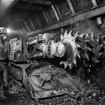Coal Mine Inside Глобальний ренесанс викопного палива: інвестиції у вугільну галузь сягнули 14-річного максимуму