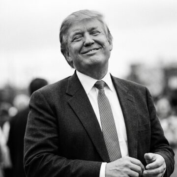 Trump_happy_1 А на відміну від Ірану, Трамп призупиняє удари