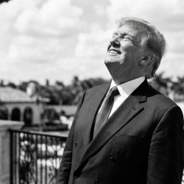 Trump_happy_2 Дональд Трамп заявив про отримання контролю над значними запасами нафти Венесуели