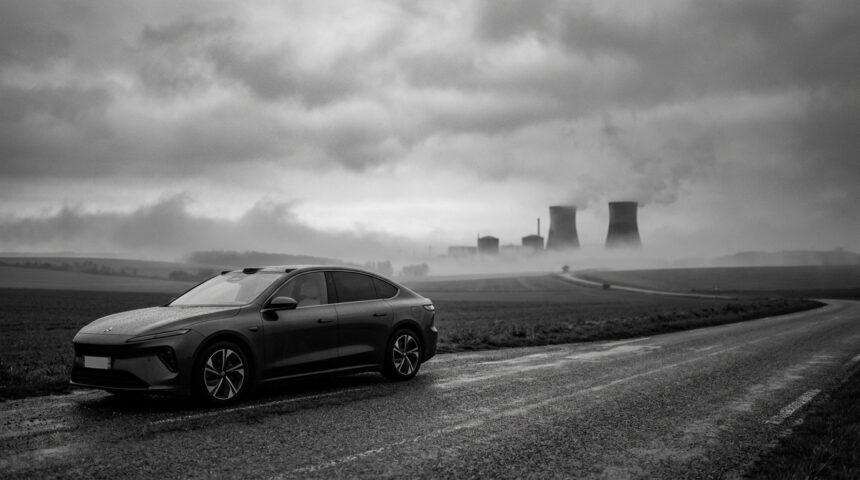 Electric_car_near_power_plant Чому і як EDF стимулює продажі китайських електромобілів BYD у Франції