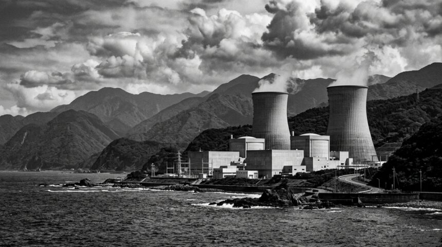 Japanese_nuclear_power_plant NPP Фальсифікація сейсмічних даних у Японії: енергетична компанія відкликає заявку на запуск ядерних реакторів